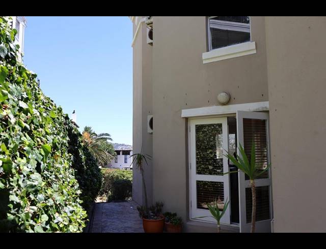 BUSINESS PROPERTY TO RENT IN VREDEHOEK